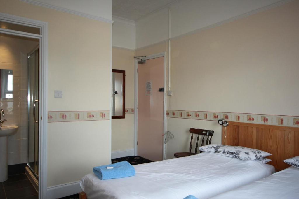 Dolphins Hotel Bournemouth Room photo